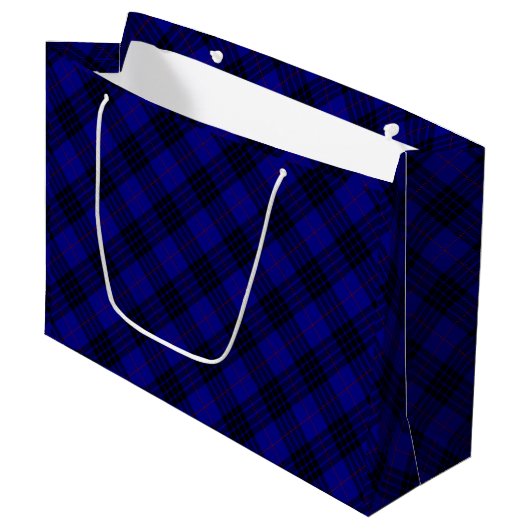 MacKay Tartan Blau kariert Große Geschenktüte (Vorderseite Schrägansicht)