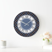 Mackenzie Clan Brown and Blue Tartan Border Große Wanduhr (Zuhause)