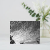 Mackerel Sky: Schwarz und Weiß Postkarte (Stehend Vorderseite)