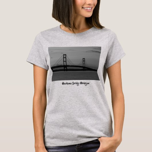 Mackinac Bridge am dunklen Graustufen-T - Shirt (Vorderseite)