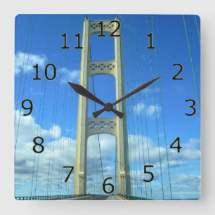 Mackinac Bridge Art with Numbers Quadratische Wanduhr