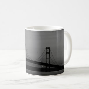 Mackinac Bridge bei der Abendkaffee-Tasse Kaffeetasse