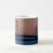 Mackinac Bridge bei der Abendkaffee-Tasse Kaffeetasse (Mittel)