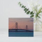 Mackinac Bridge bei der Abendkarte Postkarte (Stehend Vorderseite)