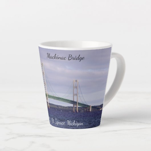 Mackinac Bridge Latte Tasse (Rechte Ecke)