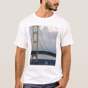 Mackinac-Brücke, Michigan, USA T-Shirt