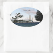 Mackinac-Brücke mit Baumaufkleber Ovaler Aufkleber (Tasche)