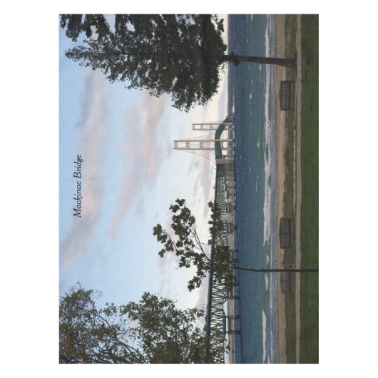 Mackinac-Brücke mit Baumtisch Tischdecke (Vorderseite)