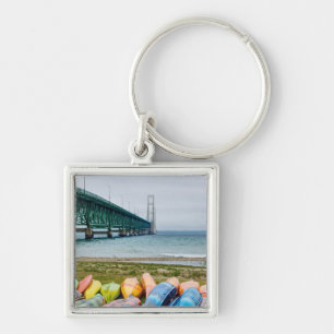 Mackinac-Brücke und Kanus Schlüsselanhänger