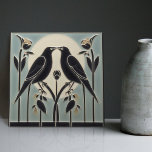 Mackintosh Black Birds Art Deco Jugendstil-Wanddek Fliese<br><div class="desc">Diese Keramik-Kachel ist mit zwei schwarzen Vögeln und den aufwändigen Blumenmustern, die an den typischen Mackintosh-Stil erinnern, gestaltet. Er war ein prominenter schottischer Architekt, Designer und Künstler der Jugendstil-Bewegung. Saubere Linien, geometrische Formen und ein starkes Gefühl der Symmetrie prägen seine Arbeit. Diese Elemente sind in unserer Sammlung von Keramiken-Fliesen wunderschön...</div>