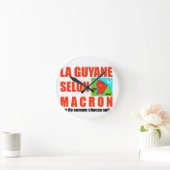 Macron sagt, Französisch ist eine Insel Runde Wanduhr (Zuhause)