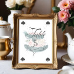 Mad Hatter Hat Watercolor Alice im Wunderland Tischnummer<br><div class="desc">Wunderschön konzipierte Schilder für die Tischnummer der Vintagen Alice im Wunderland. Ideal für eine Veranstaltung zum Thema Alice im Wunderland. Wir haben unseren eigenen inspiriert Hut des verrückten Hasses illustriert. Deep smaragdgrüner Hut mit rot-rosa Sash und rot-rosa Schachbrett oben. Mit unserer handbemalten Pfauenfeder, den Blumen, der Spielkarte und der Taschenuhr...</div>