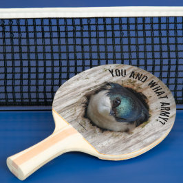 Mad Tree Swallow Songbird in Nestbox Tischtennis Schläger
