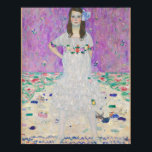 Mada Primavesi von Gustav Klimt Girl Lila Poster<br><div class="desc">Berühmtes Mada Primavesi-Portrait von Gustav Klimt. Dieses Bild zeigt ein brünettes Mädchen in einem hübschen,  weißen Kleid mit Blume vor einem lila Hintergrund. Schöne Farben auf diesem Vintagen Kunstwerk einer Frau.</div>