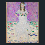 Mada Primavesi von Gustav Klimt Girl Lila Poster<br><div class="desc">Berühmtes Mada Primavesi-Portrait von Gustav Klimt. Dieses Bild zeigt ein brünettes Mädchen in einem hübschen,  weißen Kleid mit Blume vor einem lila Hintergrund. Schöne Farben auf diesem Vintagen Kunstwerk einer Frau.</div>