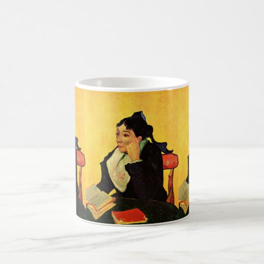 Madame Ginoux mit Büchern von Vincent van Gogh Kaffeetasse (Mittel)