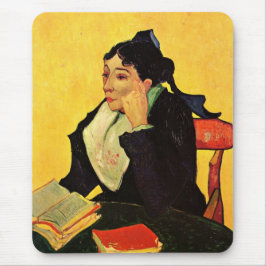 Madame Ginoux mit Büchern von Vincent van Gogh Mousepad