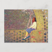 Mädchen am Garden Wall Day Dreaming Postkarte (Vorderseite)