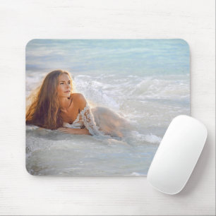 Mädchen am Strand Mousepad