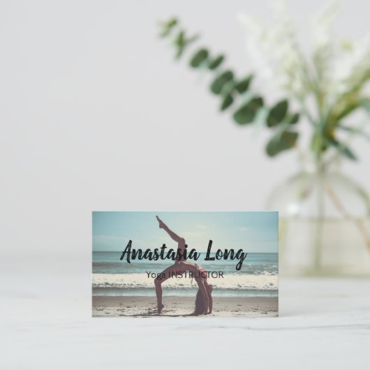 Mädchen am Strand, Yoga Instructor Business Card Visitenkarte (Stehend Vorderseite)