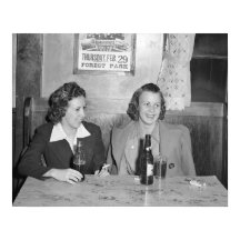 Mädchen an der Bar, 1940. Vintage-Foto