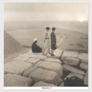 Mädchen auf der Spitze der Pyramide von Cheops in  Aufkleber