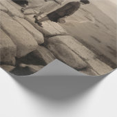 Mädchen auf der Spitze der Pyramide von Cheops in Geschenkpapier (Ecke)