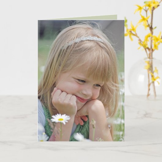 Mädchen auf der Wiese denkt an dich Karte (Gelbe Blume)