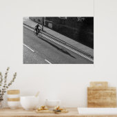 Mädchen auf einem Fahrrad BW Poster (Küche)