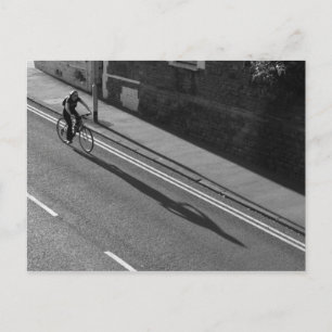 Mädchen auf einem Fahrrad BW Postkarte