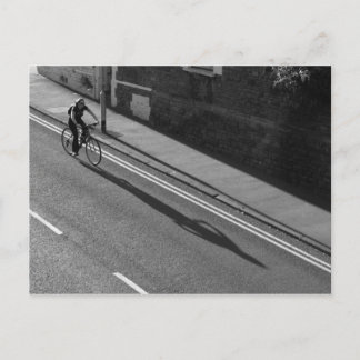 Mädchen auf einem Fahrrad BW Postkarte