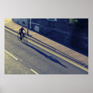 Mädchen auf einem Fahrrad (Kreuzprozess-Effekt) Poster