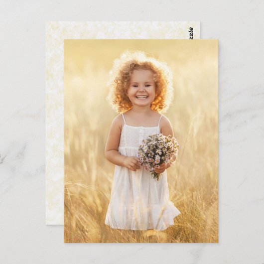 Mädchen auf einer Wiese mit einem Bouquet von Wild Postkarte (Vorne/Hinten)