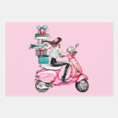 Mädchen auf Scooter, die Präsentationen tragen Geschenkpapier Set (Vorderseite 2)