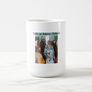 Mädchen bei Adeiso Kaffeetasse