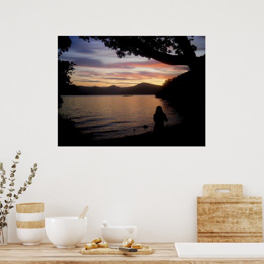 Mädchen bei Sonnenuntergang Poster (Küche)