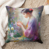 Mädchen bewundert eine Blume in ihren Händen Kissen (Decke)