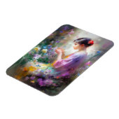 Mädchen bewundert eine Blume in ihren Händen Magnet (Linke Seite)