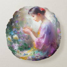 Mädchen bewundert eine Blume in ihren Händen