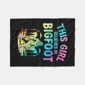 Mädchen Bigfoot-Gläubiger Tie-Dye-Sasquatch-Krypti Fleecedecke (Vorderseite (Horizontal))