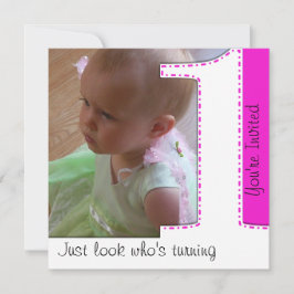 Mädchen-Blick, der 1 Geburtstags-Einladung dreht Einladung