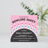 Mädchen-Bowlings-Party laden mit Buttonen, rosa Einladung (Stehend Vorderseite)