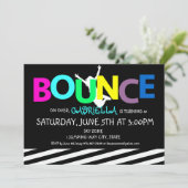 Mädchen-bunte Trampoline-Schlag-Party Einladung (Stehend Vorderseite)