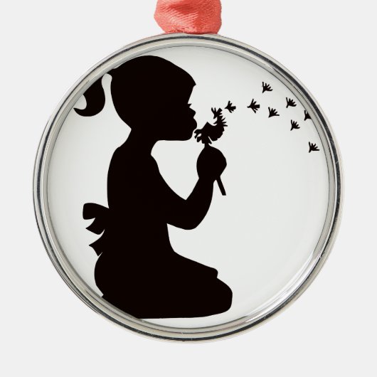Mädchen, das auf Löwenzahn-Silhouette durchbrennt Silbernes Ornament (Vorne)