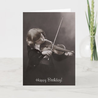Mädchen, das den Violinengeburtstag spielt Karte