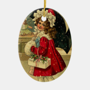 Mädchen, das ein Weihnachtsgeschenk trägt Keramikornament