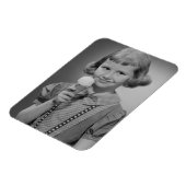 Mädchen, das Eis isst Magnet (Linke Seite)