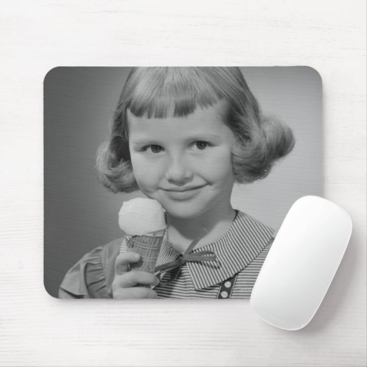 Mädchen, das Eiscreme isst Mousepad (Mit Mouse)