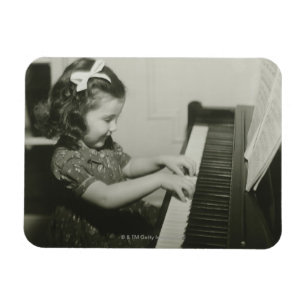 Mädchen, das Klavier spielt Magnet
