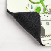 Mädchen, das mit musikalischen Anmerkungen über Mousepad (Ecke)